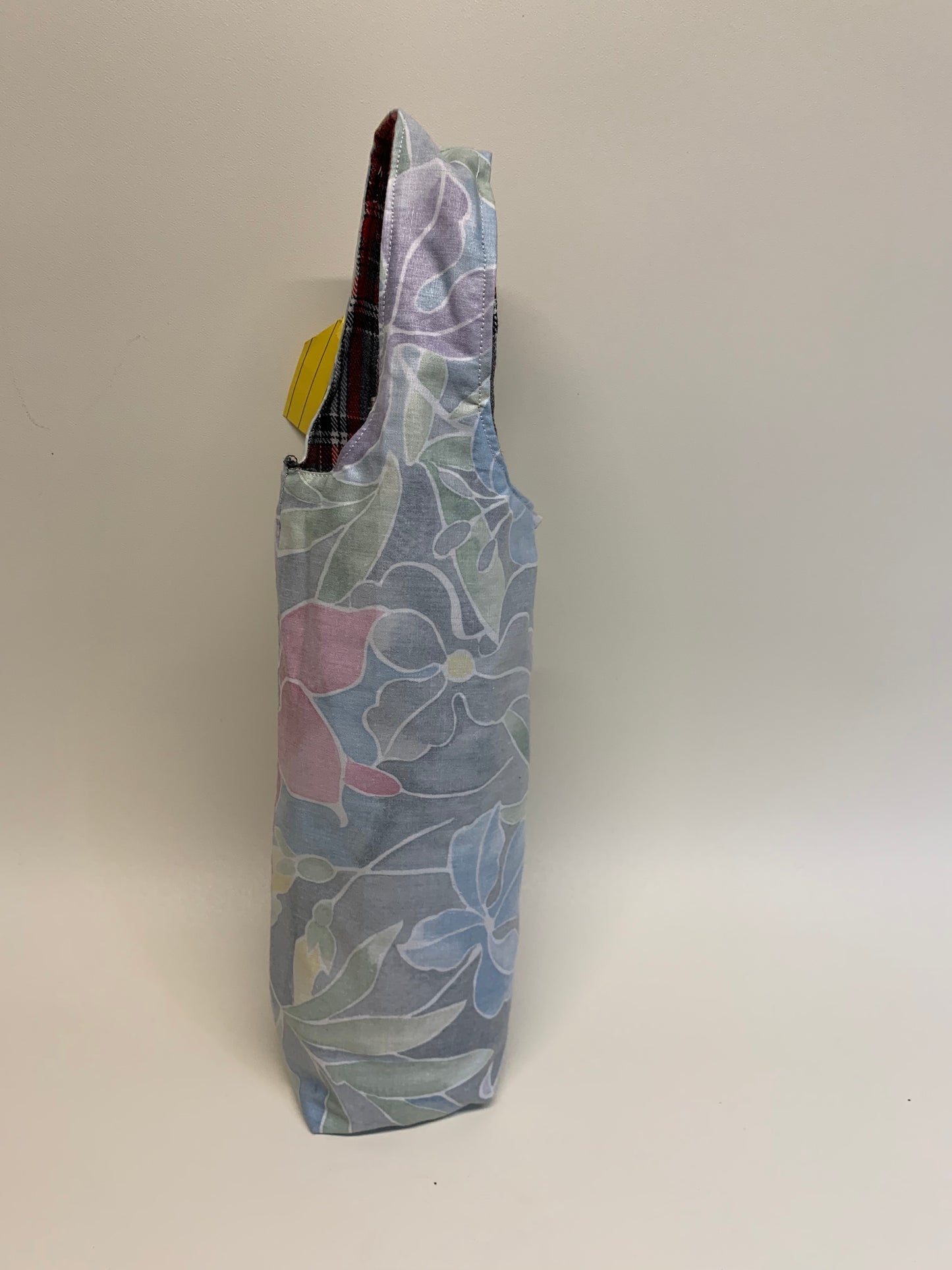 Bottle Bag - Fabric has pastel flower pattern- for 1 liter bottles