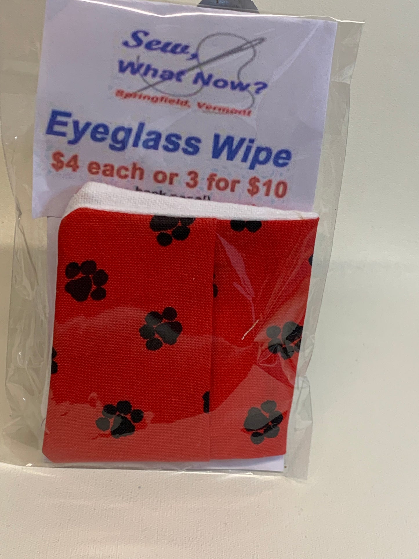 Eyeglass Wipe -Red with black paw prints