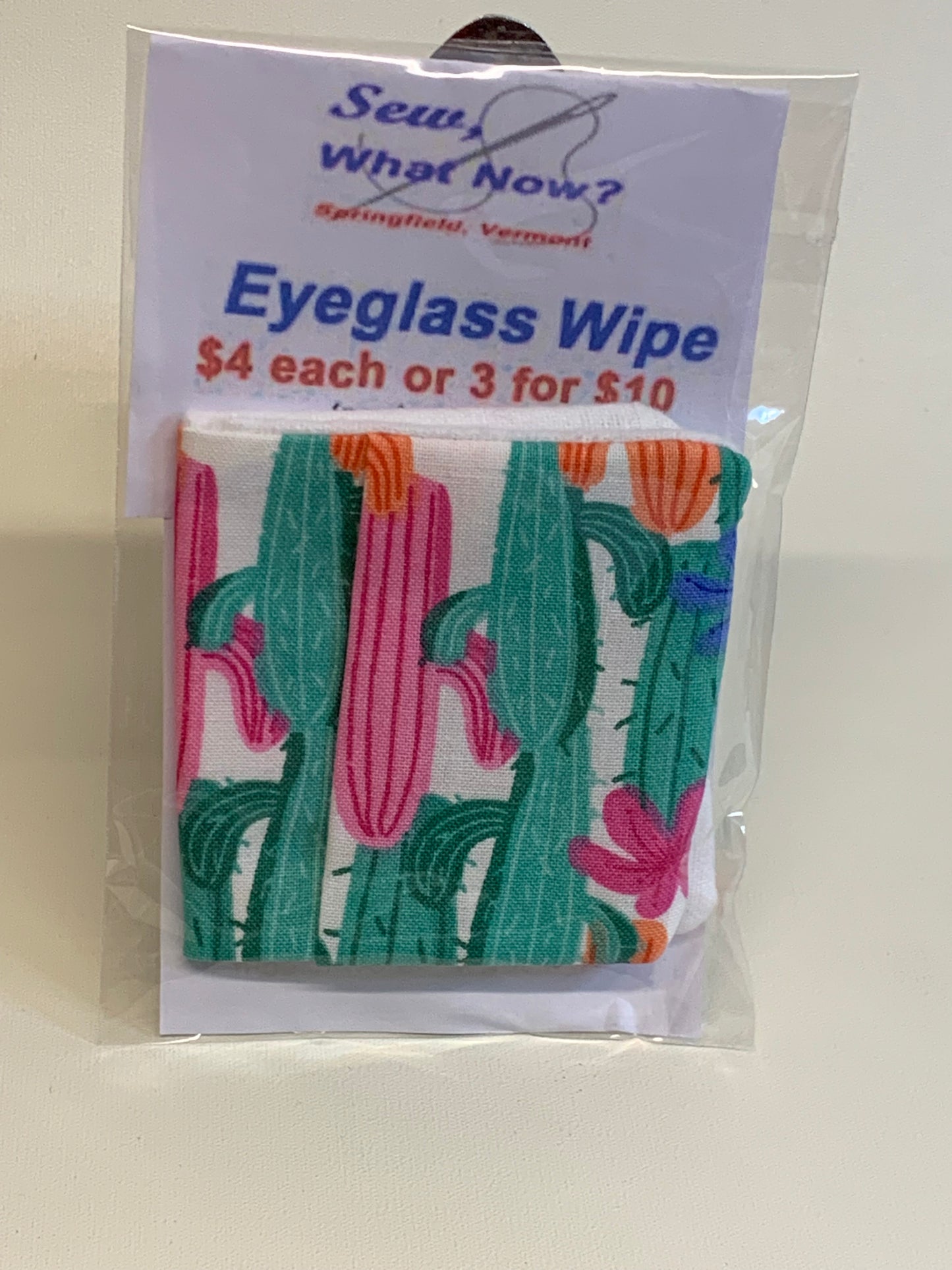 Eyeglass Wipe -white with green and pink cactus