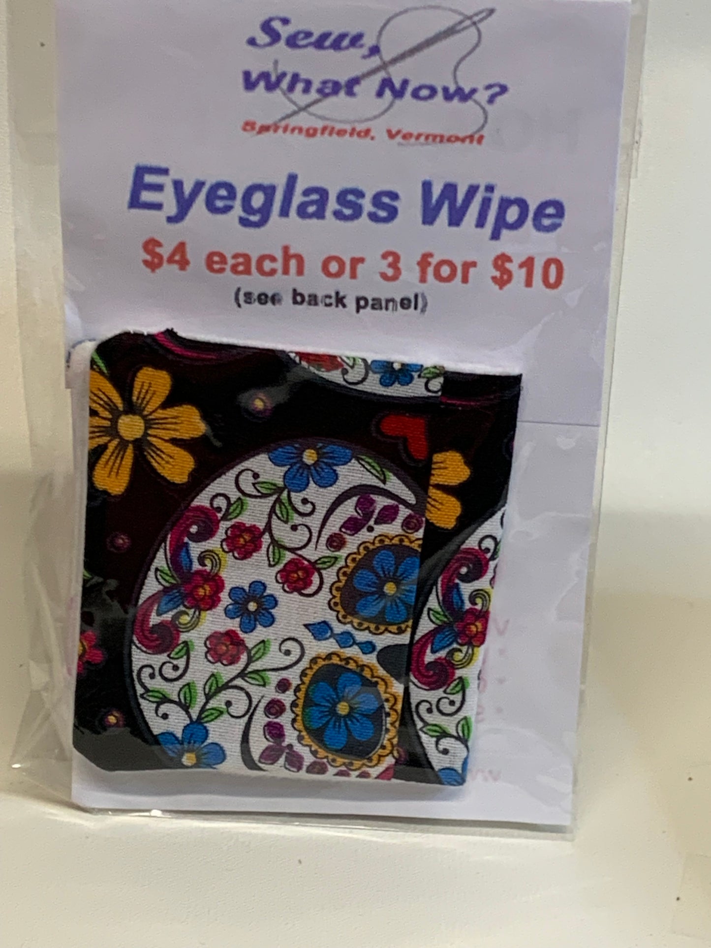 Eyeglass Wipe -Black with skulls