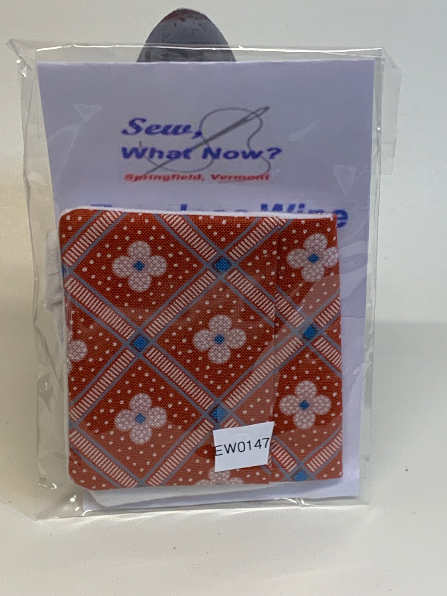 Eyeglass Wipe -Red/tan geometric