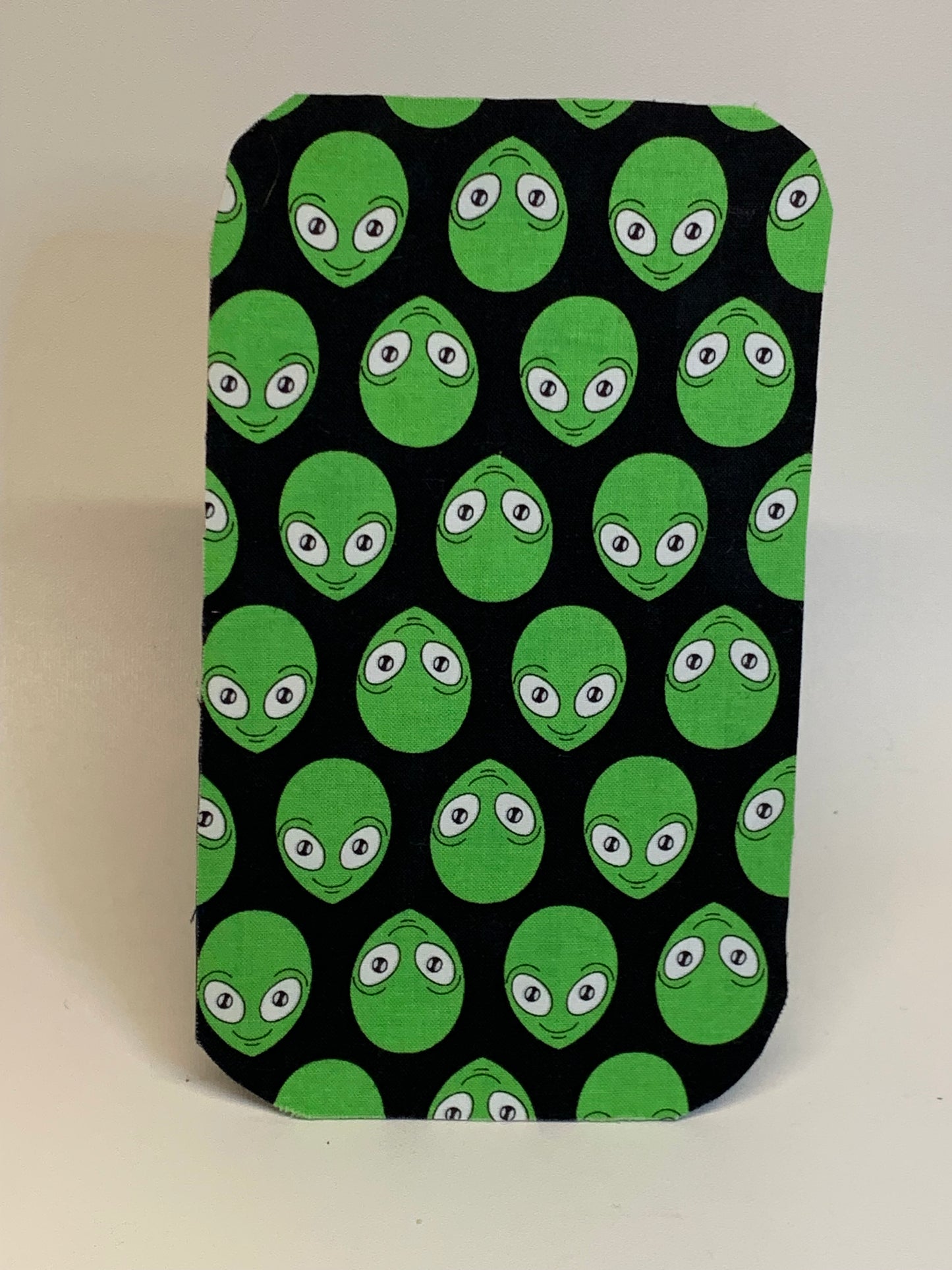 Mouse Pad - 4 1/2" x 7 1/2" - Black with alien heads (glow in dark)