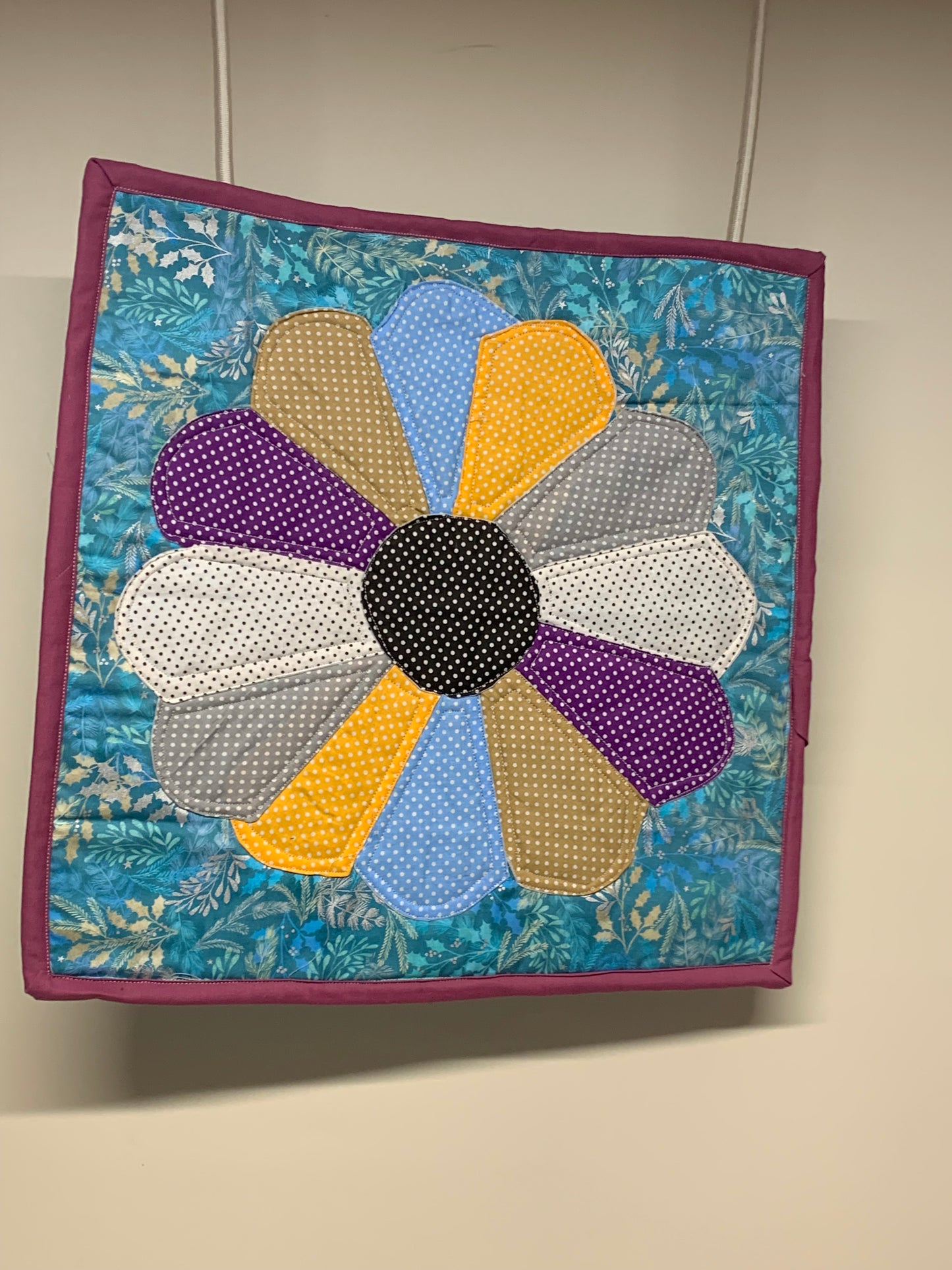 Centerpiece Mat - Dresden Multicolor1- 17" x 17.5"