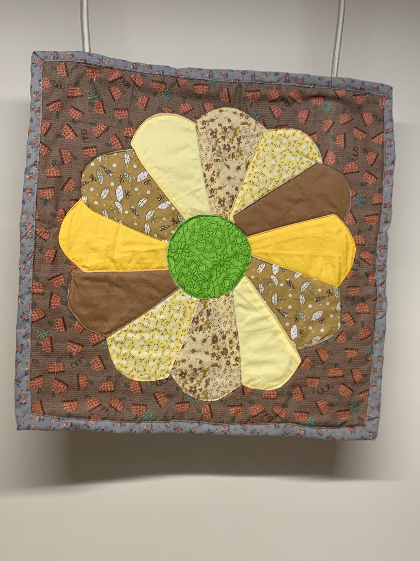 Centerpiece Mat - Brown tones geometric 17.5" x 17.5"