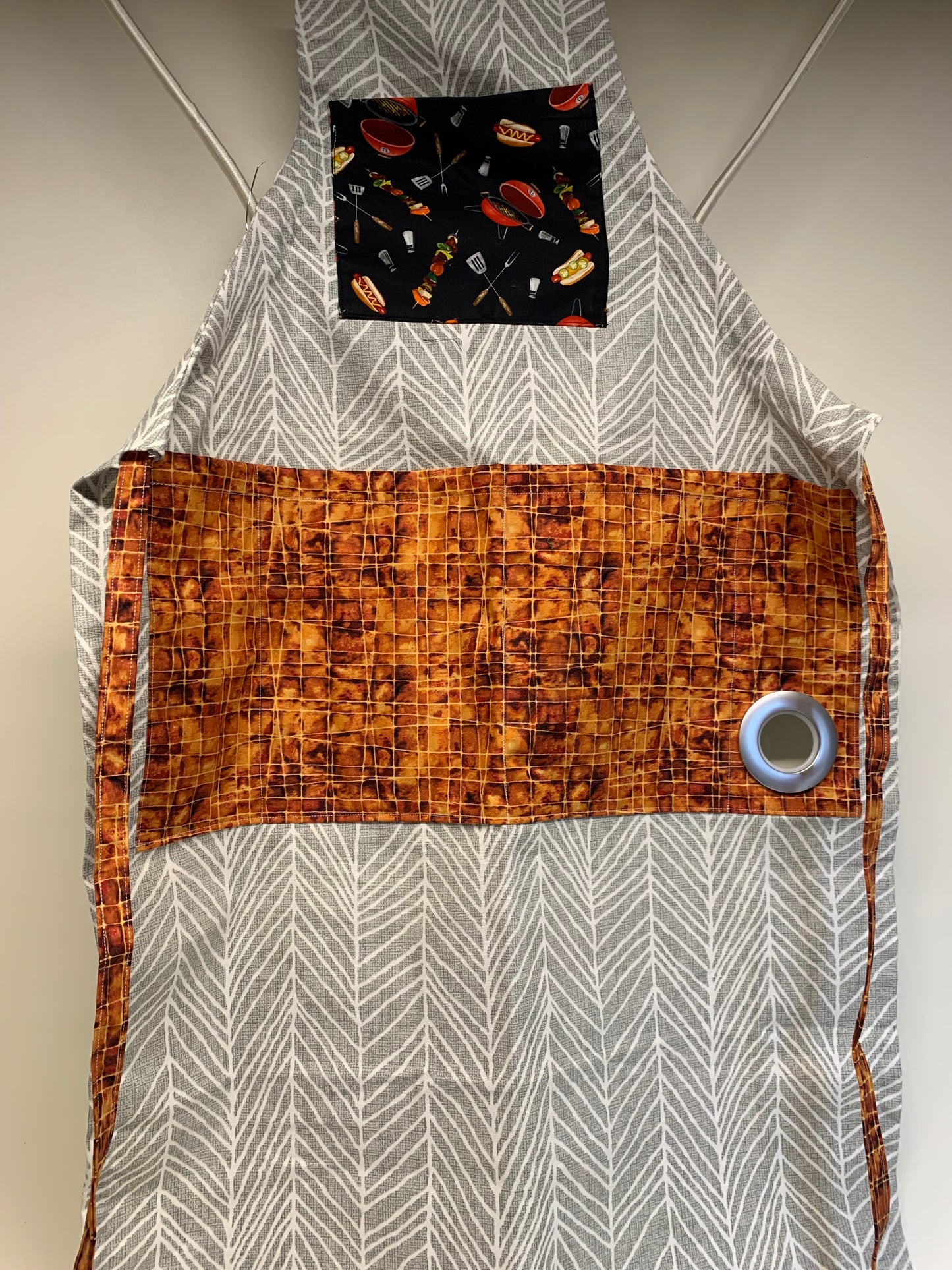 BBQ Apron - Light gray design with accent pockets