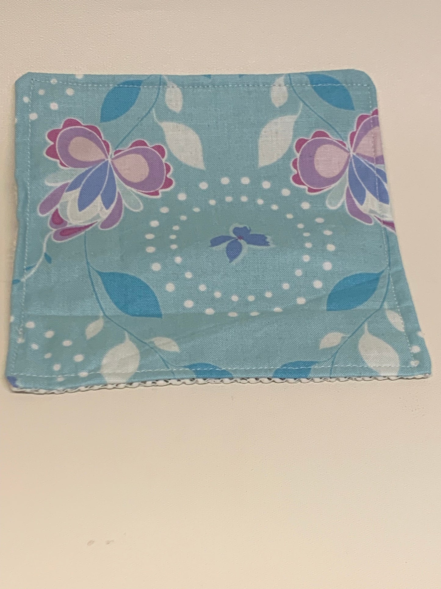 Bottle Gripper - 5.5" x 5.5" - Light blue with flowers