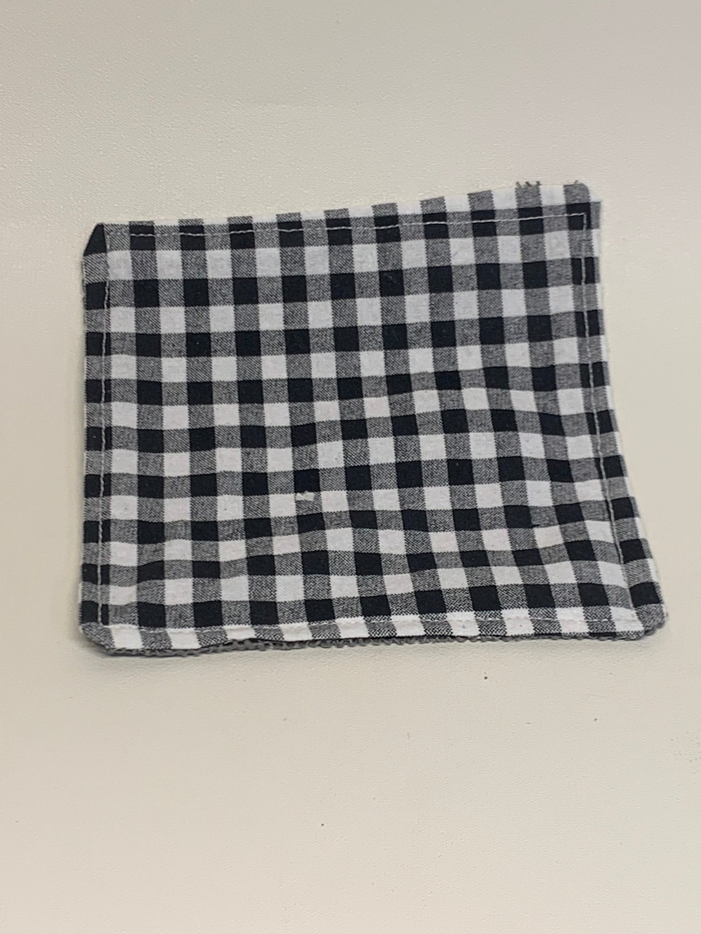 Bottle Gripper - 5" x 5" - Black and white plaid