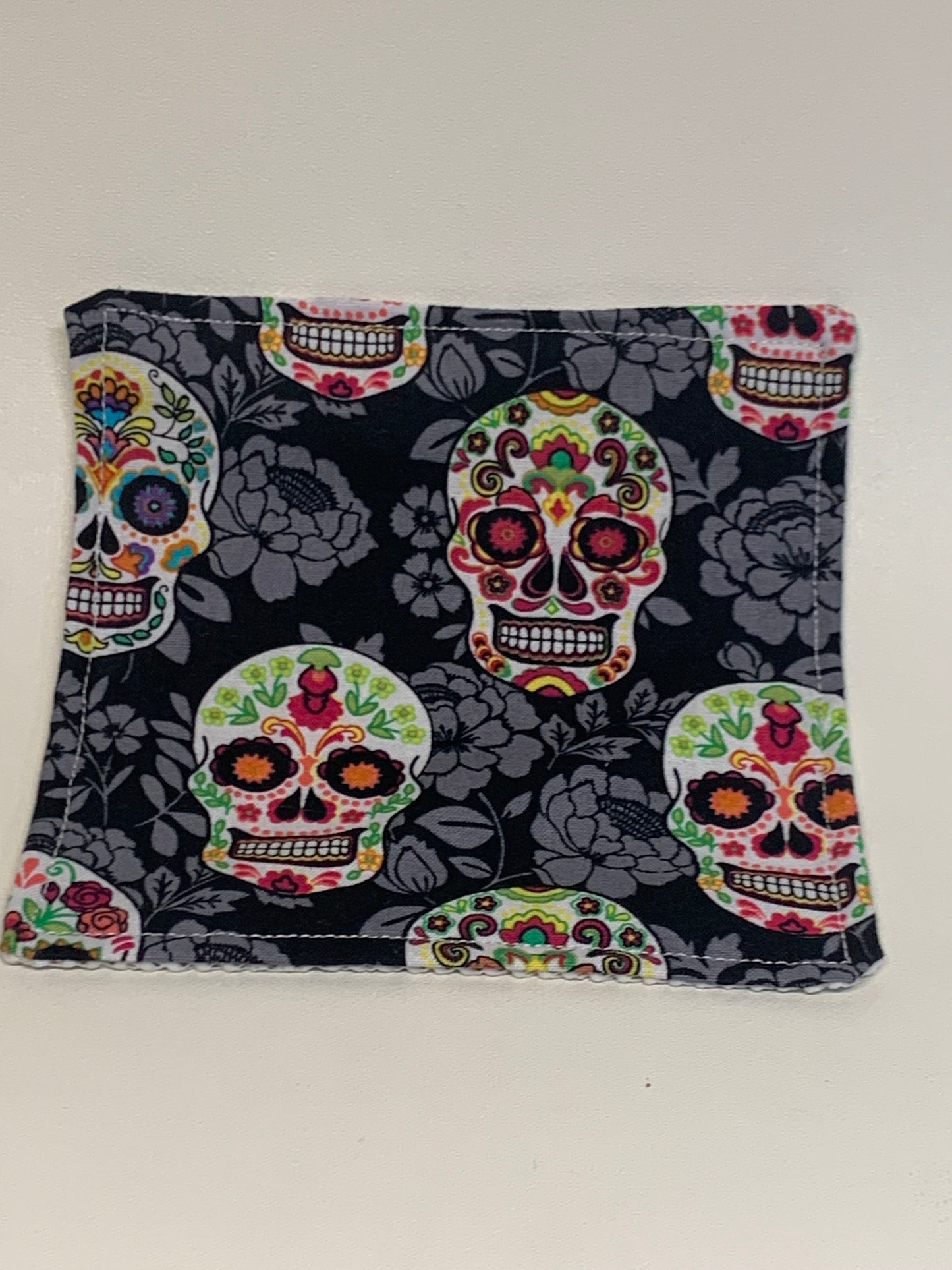 Bottle Gripper - 5.5" x 5.5" - Black and grey with skulls
