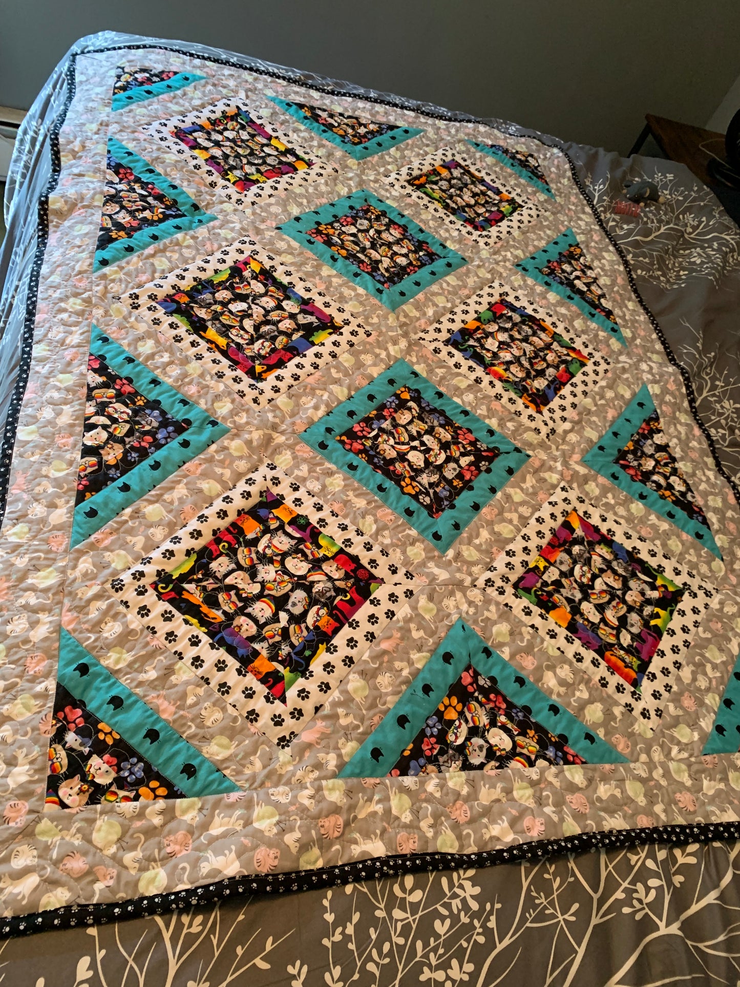 Cat theme lap quilt