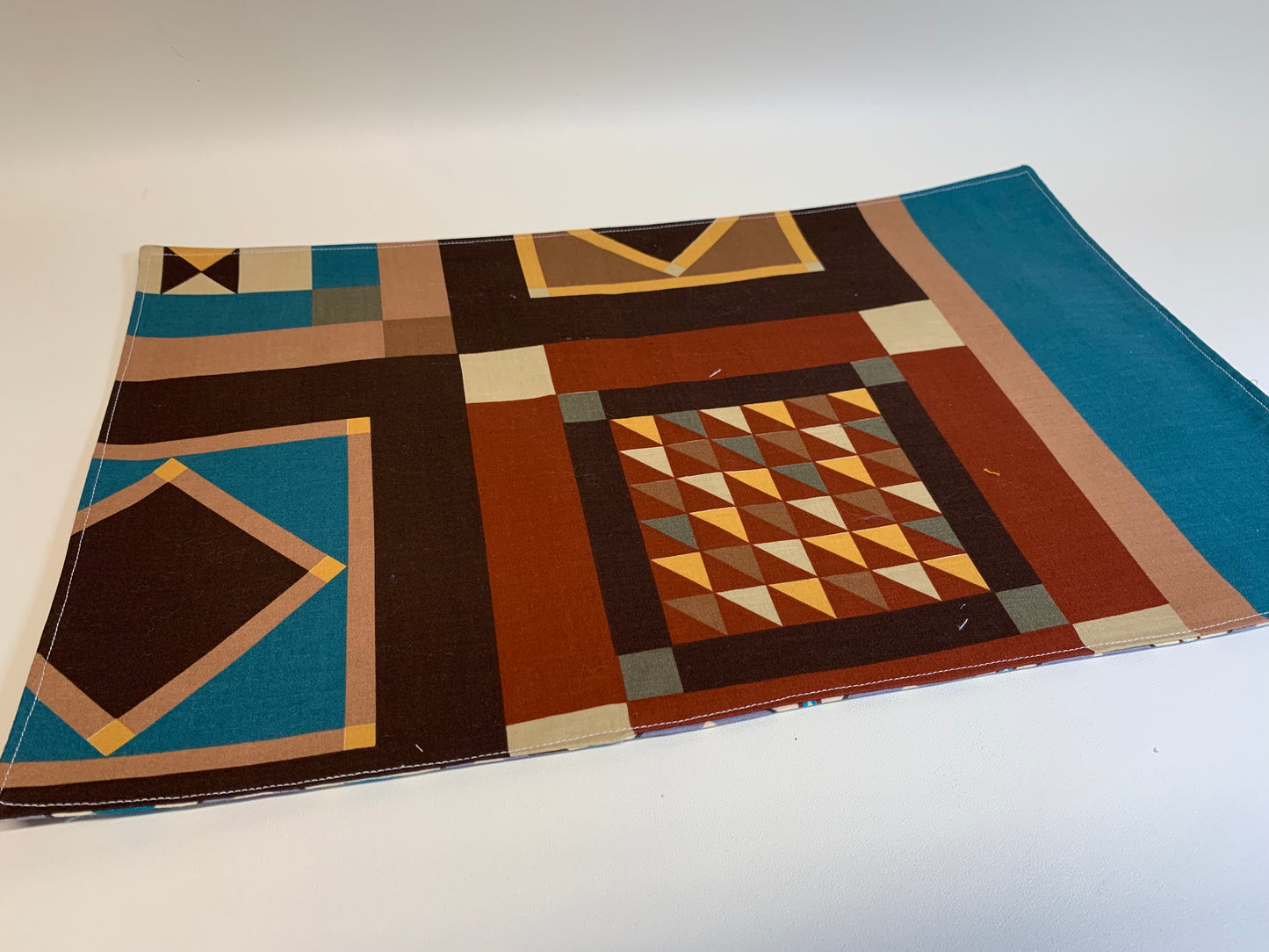 Placemat -Geometric Shapes   -   11 1/2" x 17"
