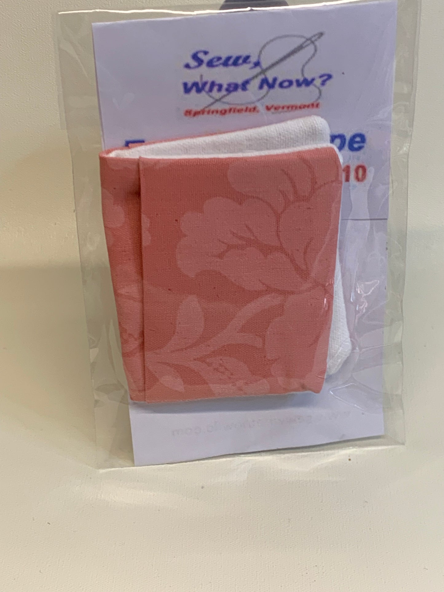 Eyeglass Wipe - pink with floral pattern