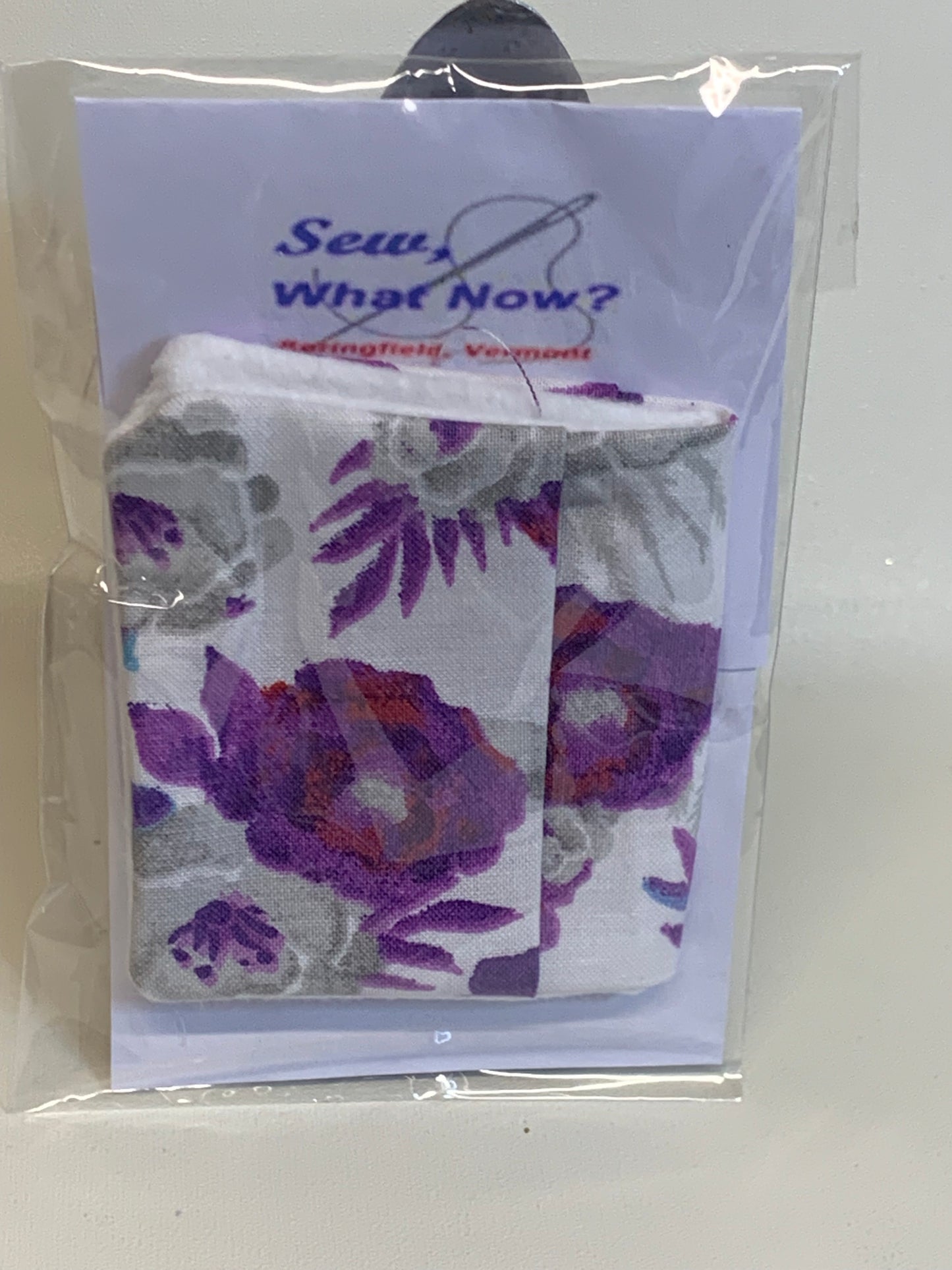 Eyeglass Wipe - White with purple flowers