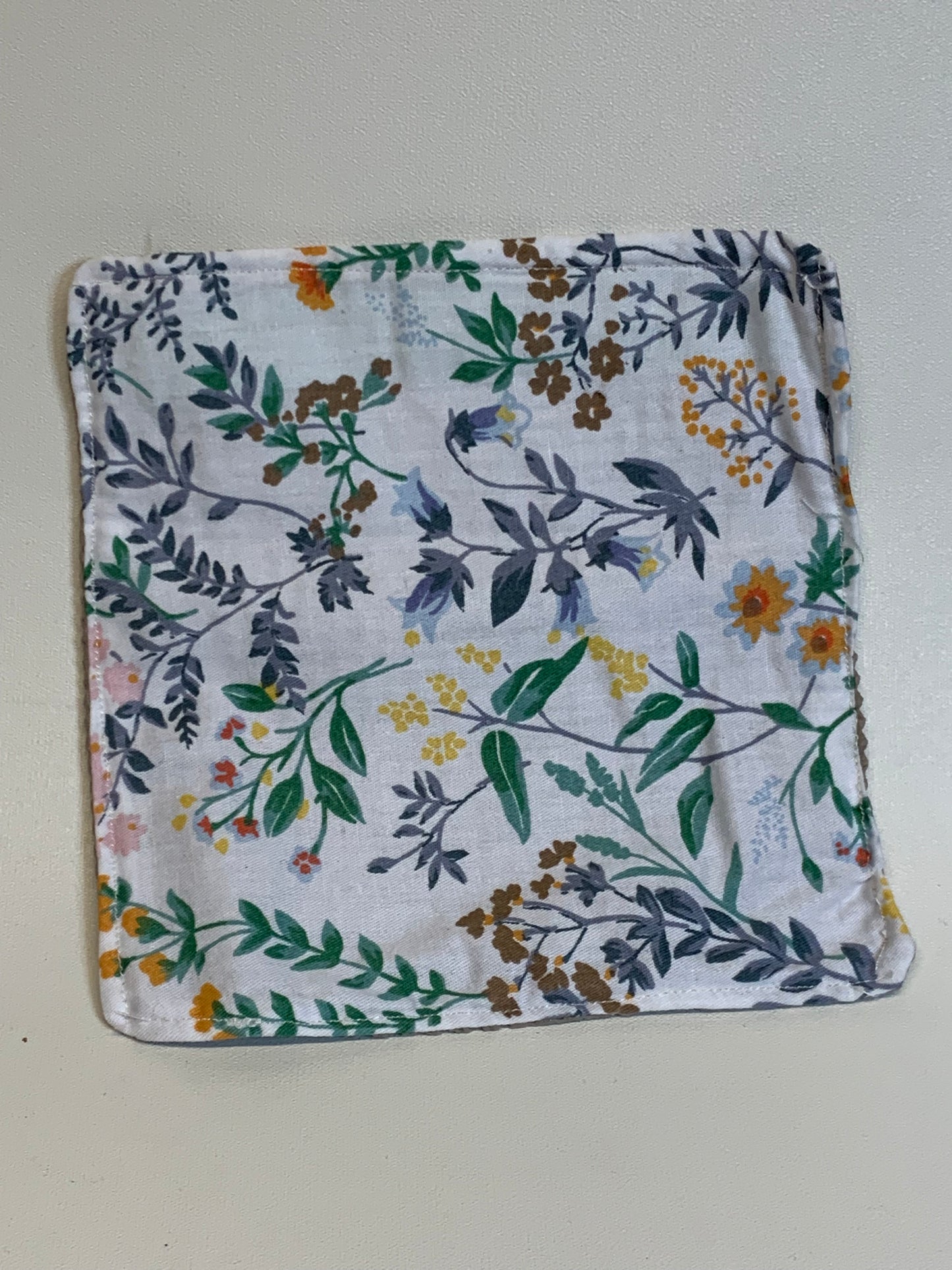 Bottle Gripper - 6" x 6" - White with flowers