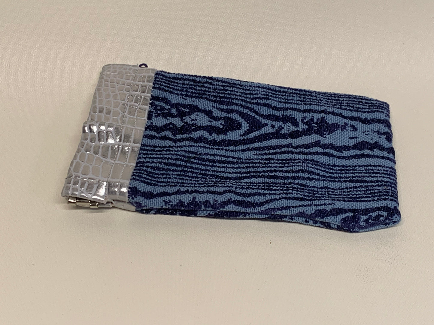 Unlined Pouch with Flex Frame Closure - -Silver  vinyl top and blue wood grain bottom fabric - 3.5" x 6"