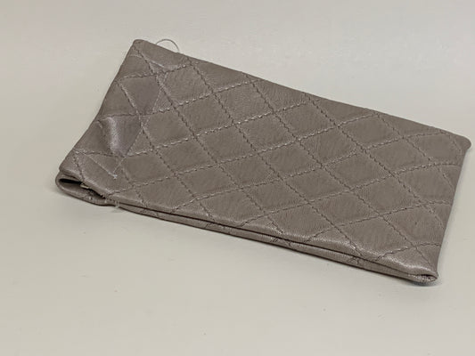 Unlined Pouch with Flex Frame Closure - - Grey vinyl - 3.5" x 7"