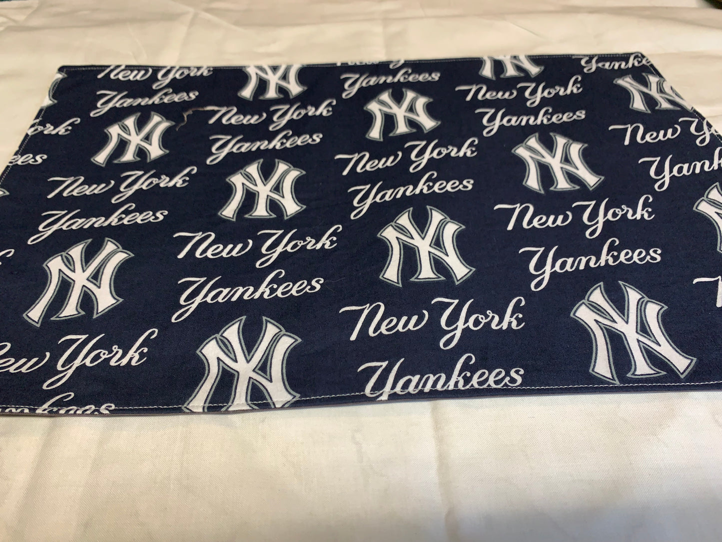 Placemat  - NY Yankees on one side and solid grey on the other side - 11 1/2" x 17"