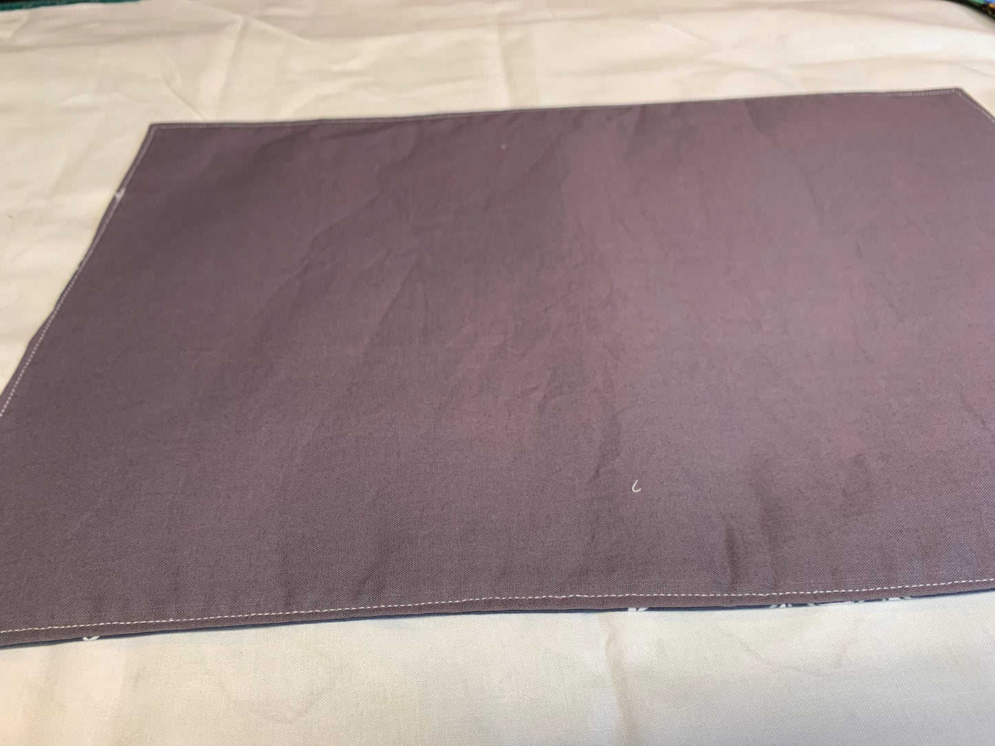 Placemat  - NY Yankees on one side and solid grey on the other side - 11 1/2" x 17"