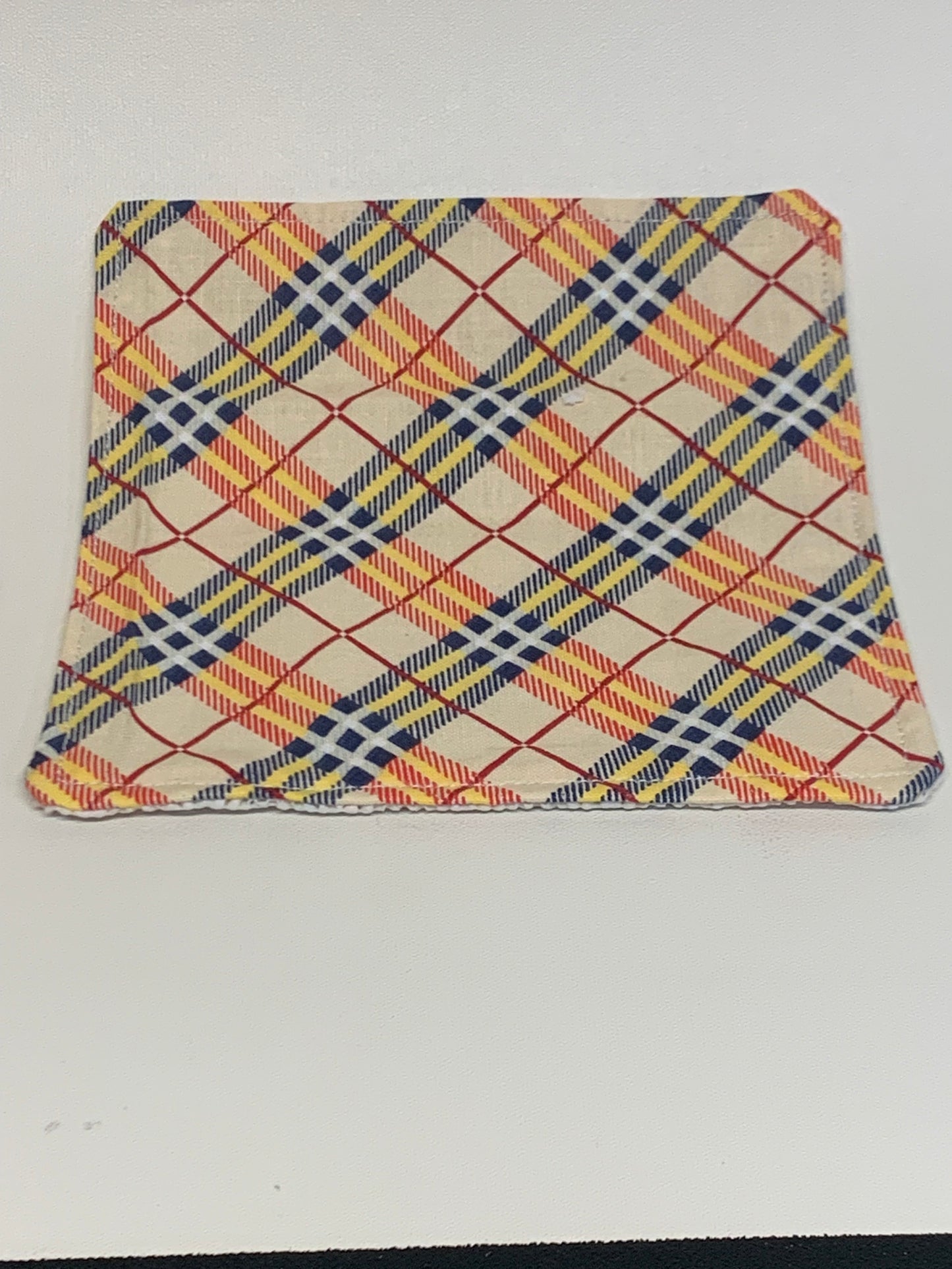 Bottle Gripper - 5.5" x 5.5" - Tan/red/yellow/navy plaid